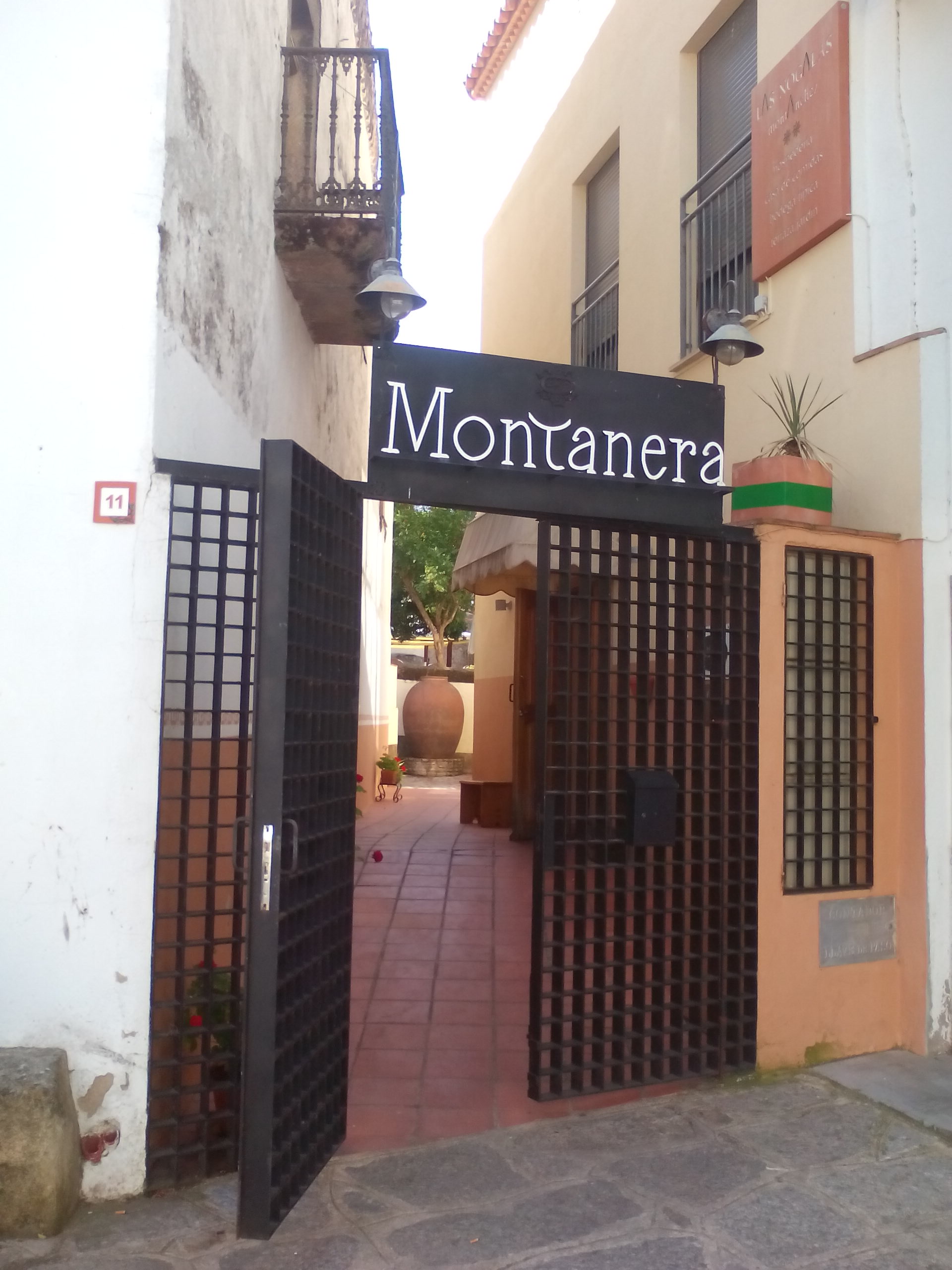 restaurante ospedaje Montanchez La Montonera