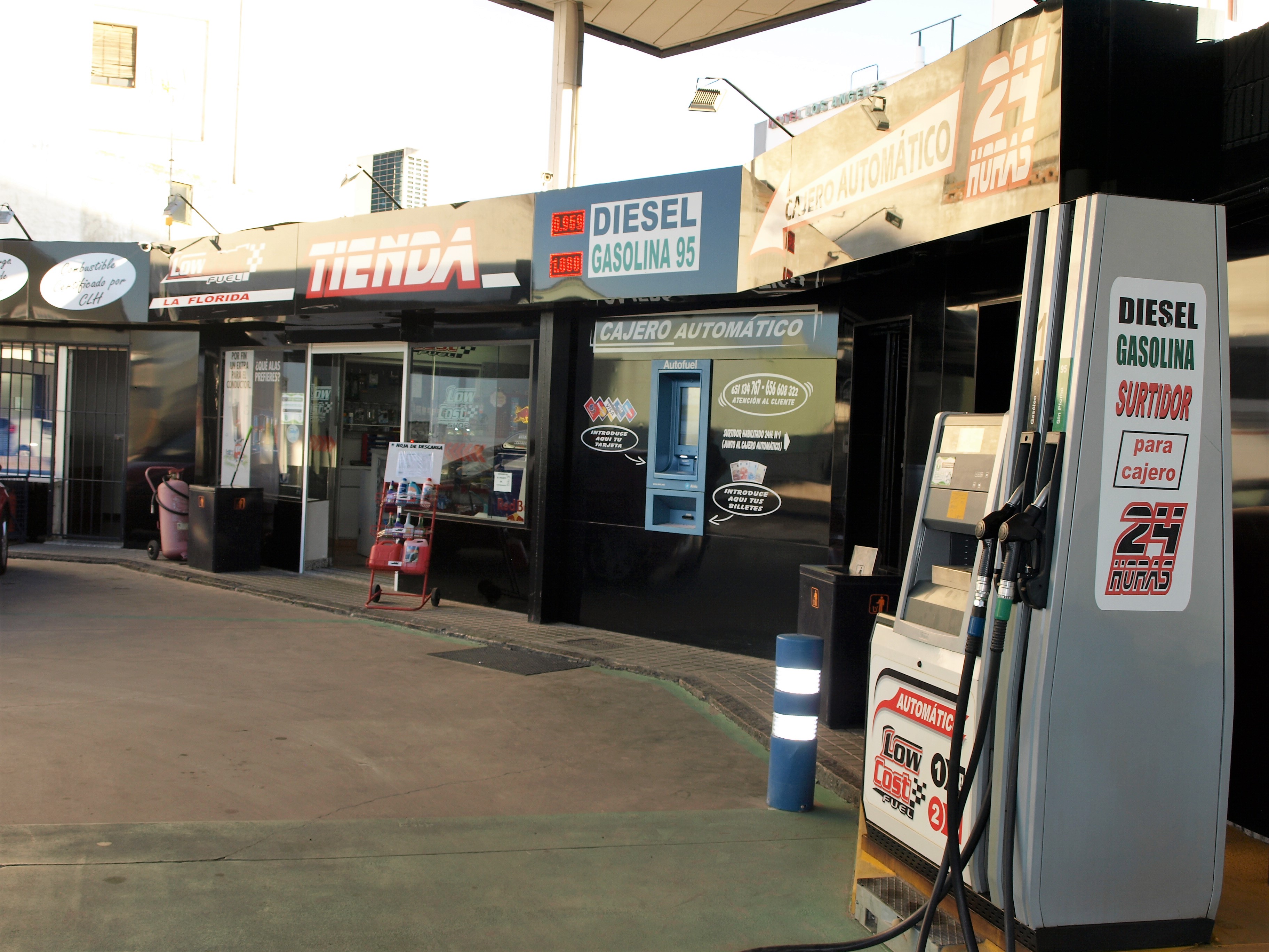 España Estación de servicio gasolinera 24H mas barata de Almendralejo Low Cost Fuel