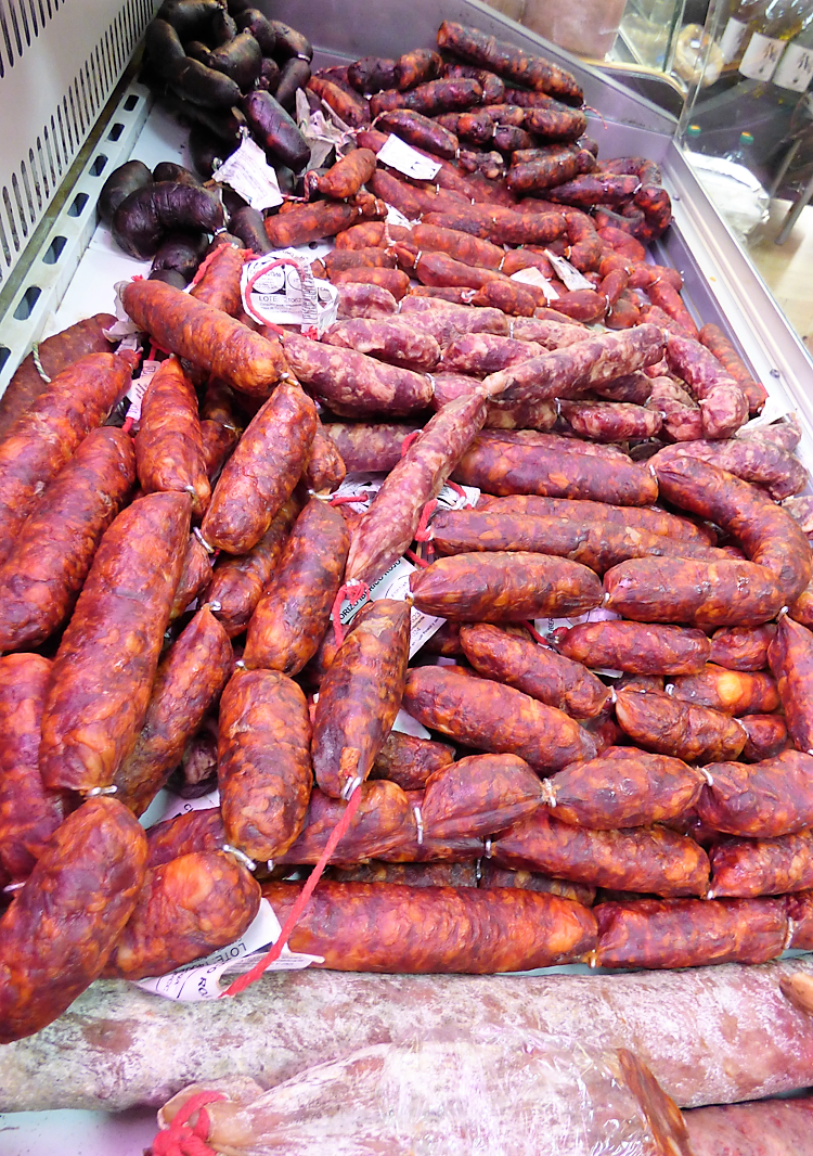 Comprar embutidos en Cáceres Lomos chorizos jamon Ibéricos de Acehuche 