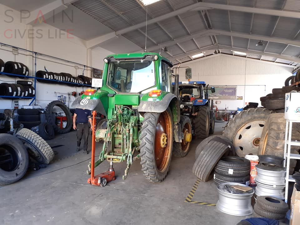 Neumáticos agrícolas Asistencia 24h en Don Benito Juan Carlos Agricolas tractores industriales 