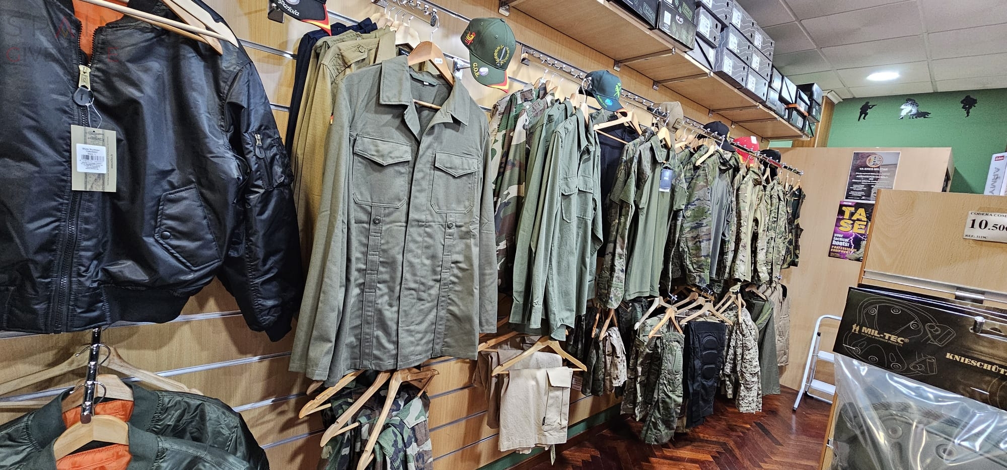Tienda de ropa militar policia guardia civil caza pesca senderismo Militarix en Cáceres 