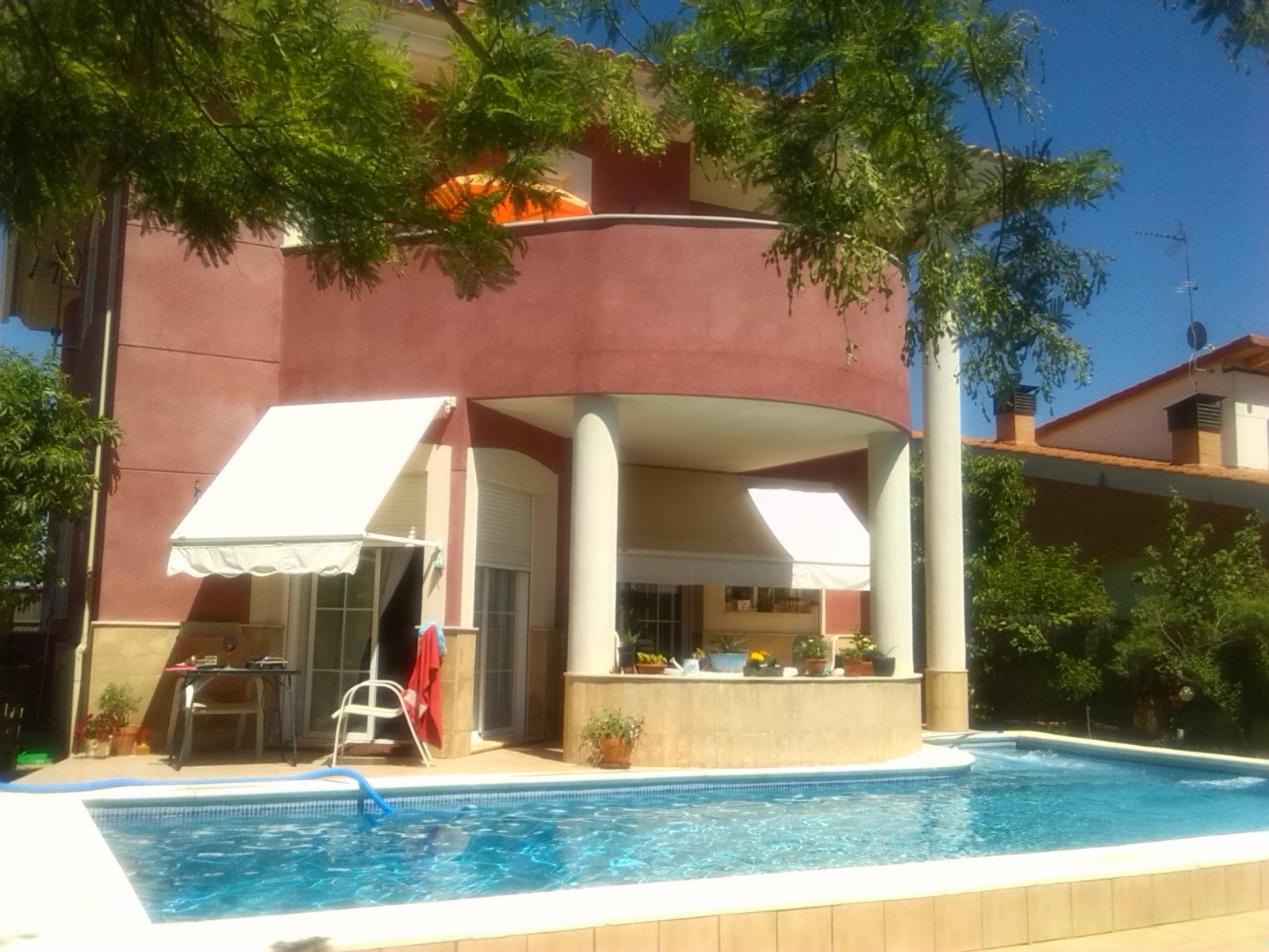 Alquiler vacacional en Almendralejo de chalet o casa de lujo con piscina independiente en Extremadura Urbanización San Marcos