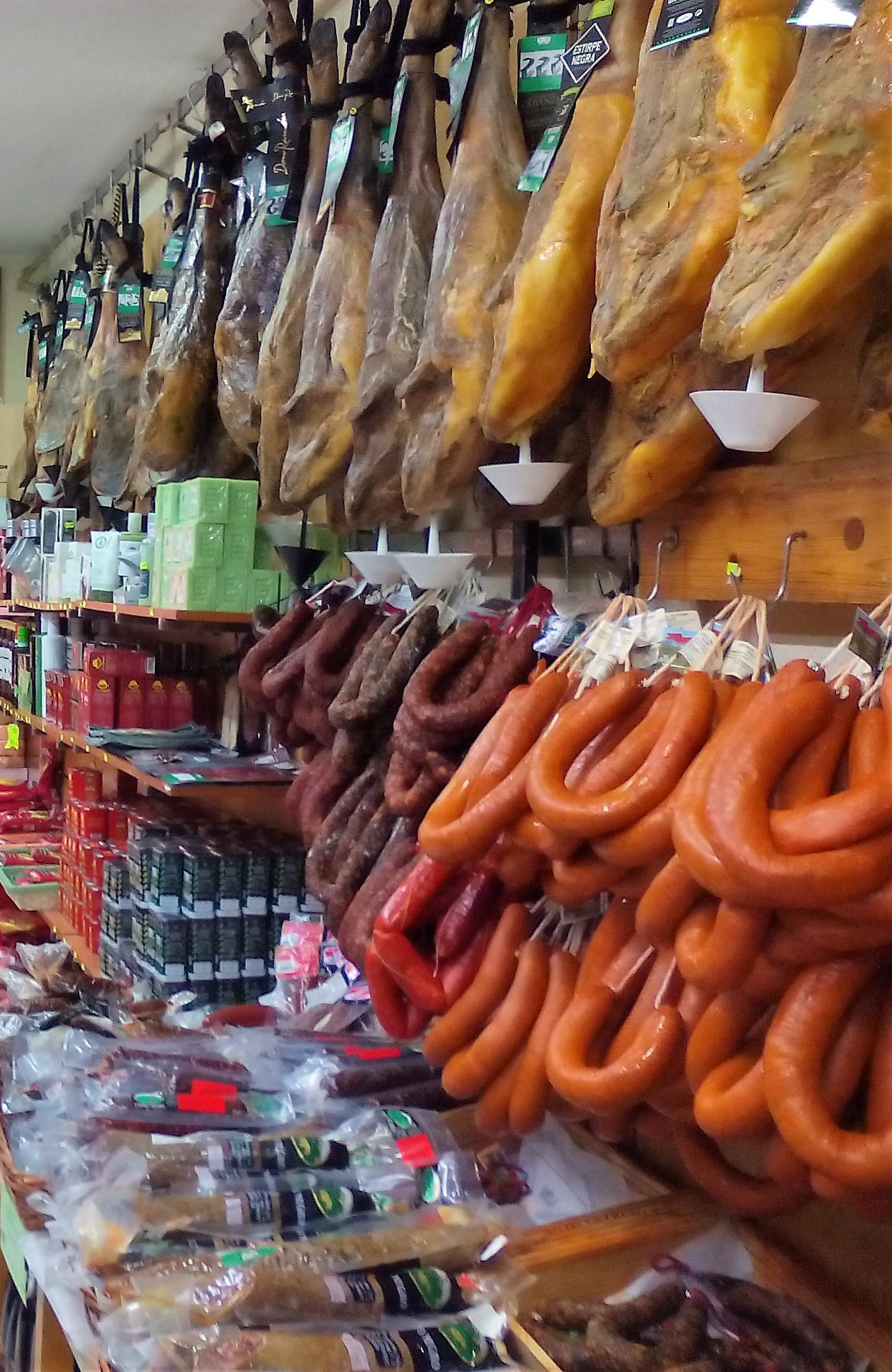 Distribuidor Mayorista de Jamones Paletas Embutidos Quesos Carnes en Extremadura Mérida Calamonte 