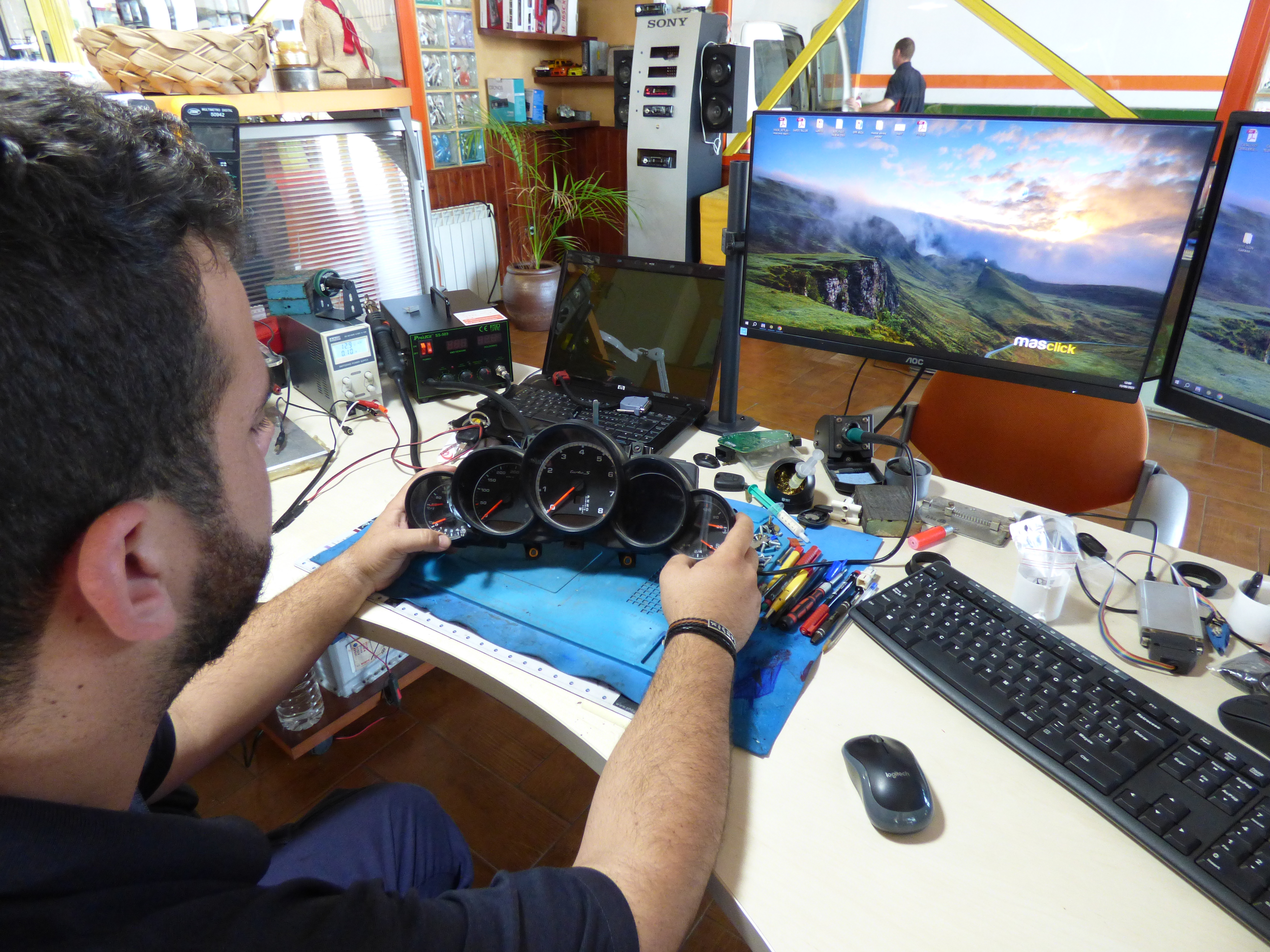 Taller en Extremadura reparación de Bobinado de motores centralitas maquinaria bombas de riego potenciadores mecánica general Miguel Ángel 