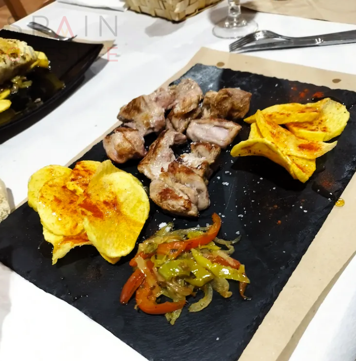 Comer Carnes a la Brasa Comidas Portuguesas Restaurante en Pueblo Nuevo del Guadiana Comida a domicilio Amaral La Piscina 
