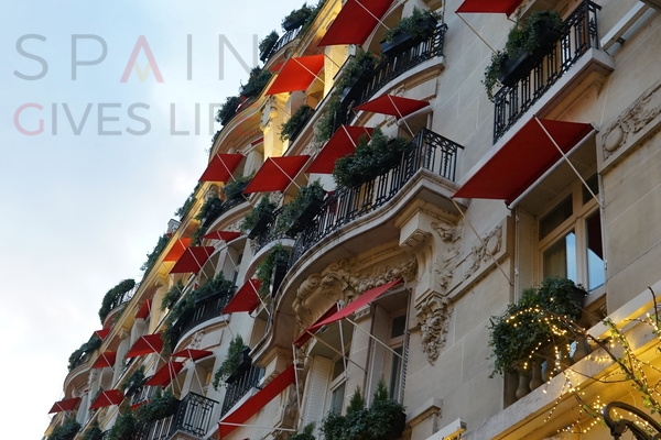 Toldos para dar sombra en calles en Extremadura
