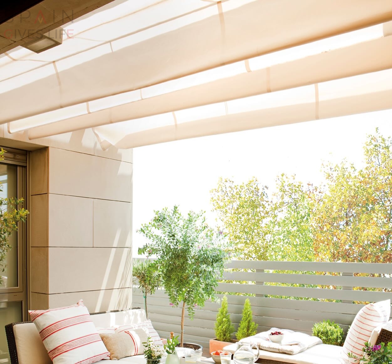 Fábrica De tapizados y toldos en Extremadura Polígono Los Varales